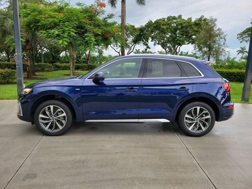 2022 Audi Q5 S line Premium