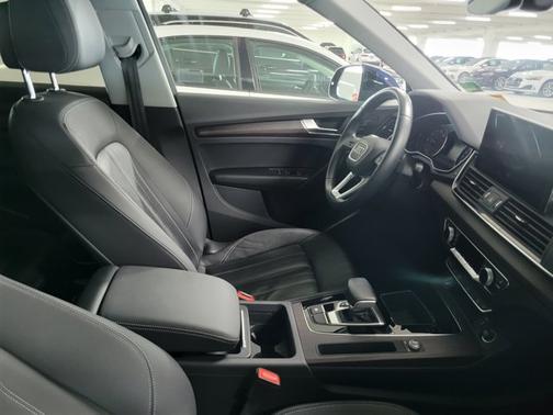 2022 Audi Q5 S line Premium