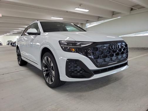 2025 Audi Q8 Premium Plus