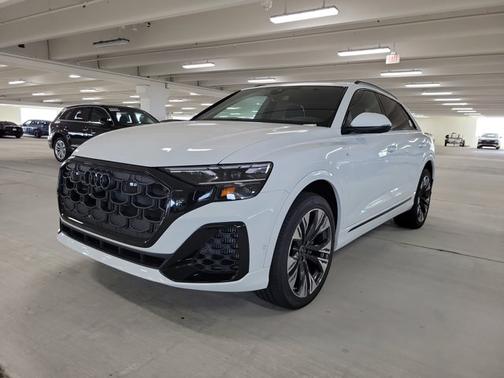 2025 Audi Q8 Premium Plus