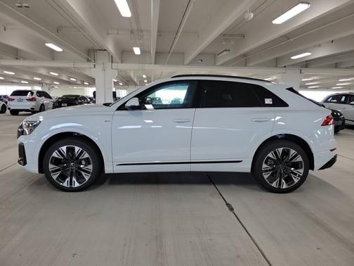 2025 Audi Q8 Premium Plus