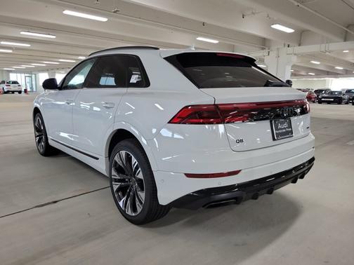 2025 Audi Q8 Premium Plus