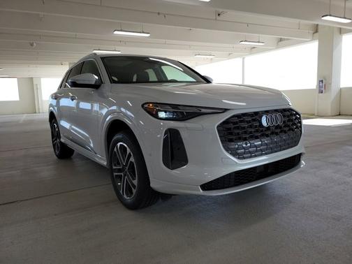 2025 Audi Q5 Premium