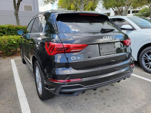 2022 Audi Q3 S line Premium
