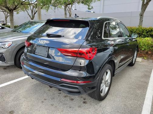 2022 Audi Q3 S line Premium