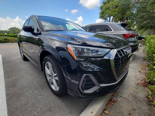 2022 Audi Q3 S line Premium