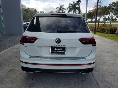 2022 Volkswagen Tiguan SE R-Line Black