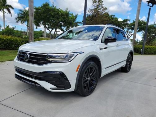 2022 Volkswagen Tiguan SE R-Line Black