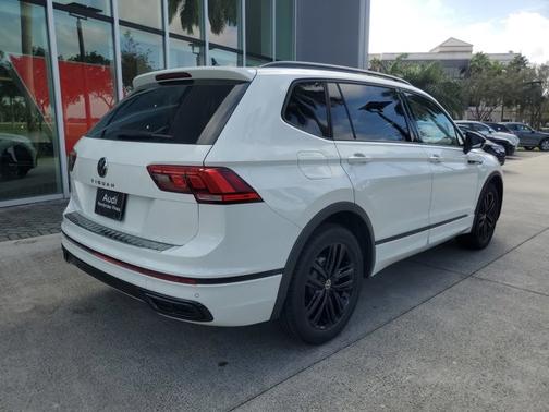 2022 Volkswagen Tiguan SE R-Line Black