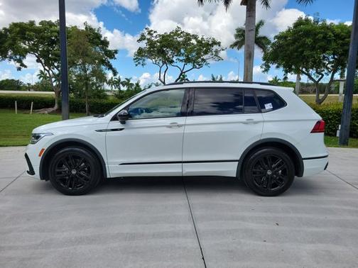 2022 Volkswagen Tiguan SE R-Line Black