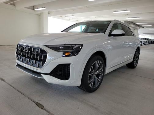 2025 Audi Q8 Premium Plus