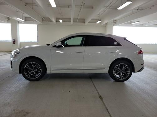 2025 Audi Q8 Premium Plus