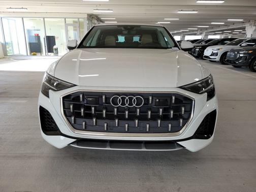 2025 Audi Q8 Premium Plus