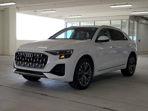 2025 Audi Q8 Premium Plus