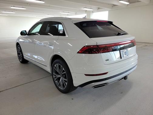 2025 Audi Q8 Premium Plus