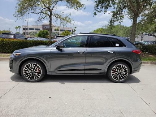 2025 Audi SQ5 Premium Plus