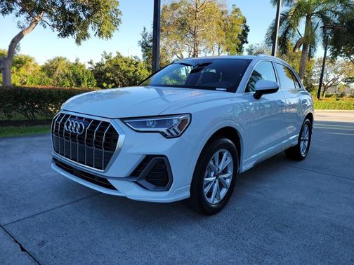 2024 Audi Q3 S line Premium Plus