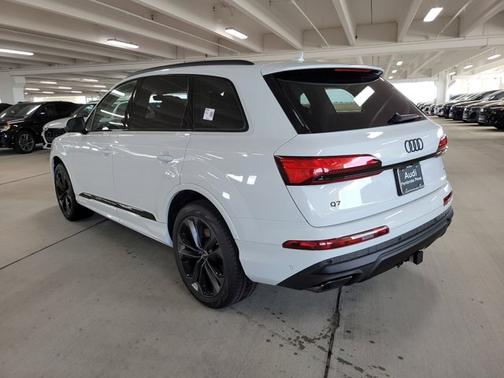 2025 Audi Q7 Premium Plus