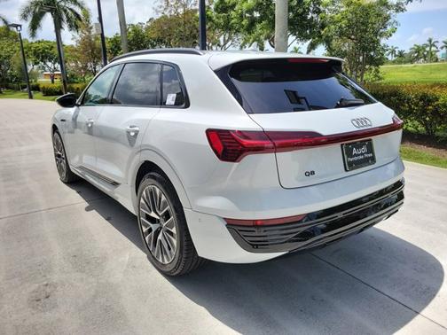 2024 Audi Q8 e-tron Prestige