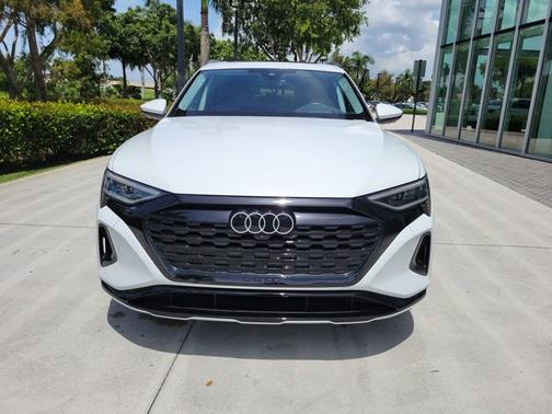 2024 Audi Q8 e-tron Prestige