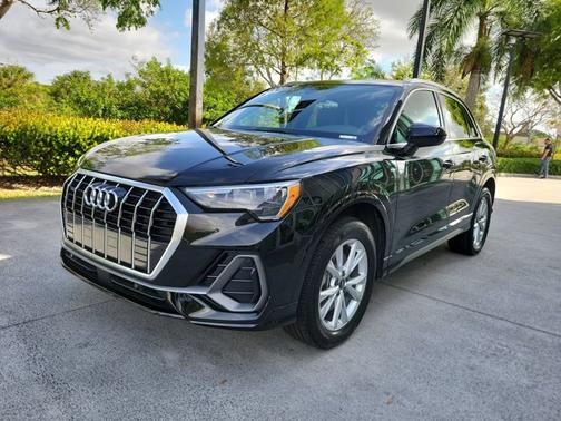 2022 Audi Q3 S line Premium