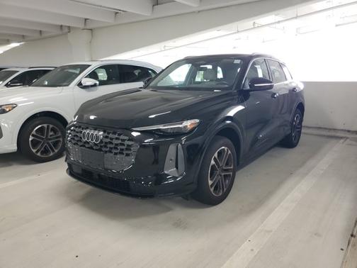 Mythos Black Metallic 2025 Audi Q5 Premium Plus TFSI quattro S tronic