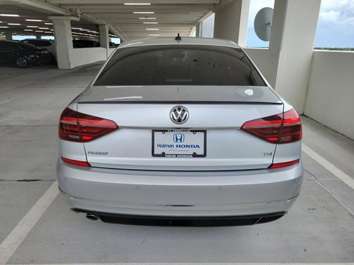 2019 Volkswagen Passat 2.0T SE R-Line