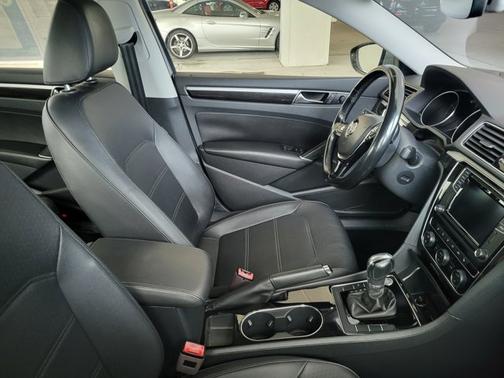 2019 Volkswagen Passat 2.0T SE R-Line