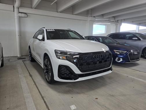 2025 Audi Q8 Premium Plus 55 TFSI quattro