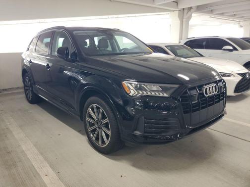 Mythos Black Metallic 2023 Audi Q7 45 Premium Plus