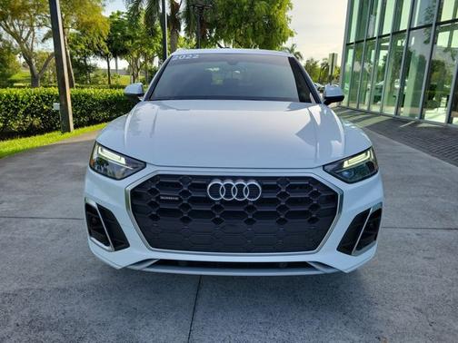 2022 Audi Q5 S line Premium