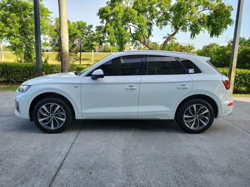 2022 Audi Q5 S line Premium