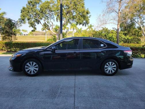 2020 Toyota Camry Hybrid LE