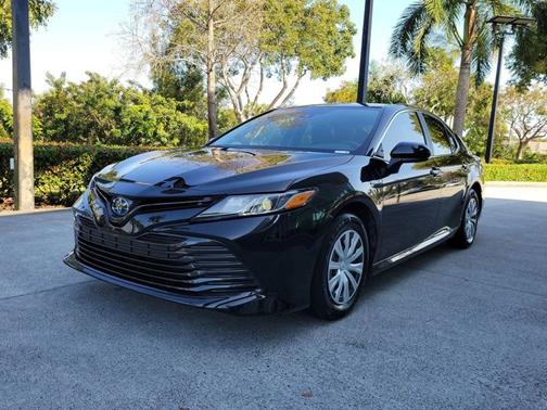 2020 Toyota Camry Hybrid LE