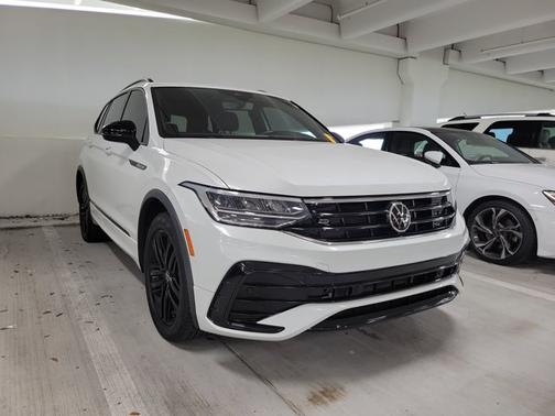 2022 Volkswagen Tiguan SE R-Line Black