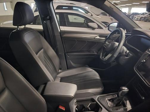 2022 Volkswagen Tiguan SE R-Line Black
