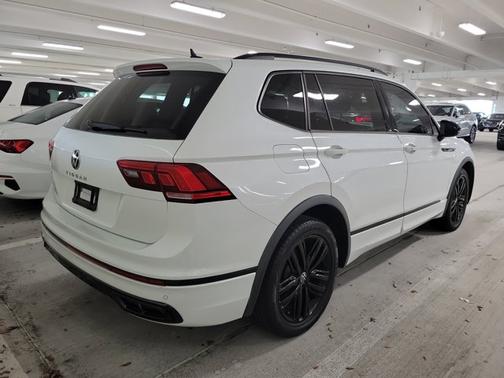 2022 Volkswagen Tiguan SE R-Line Black