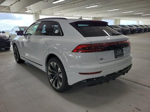 2025 Audi Q8 Premium Plus