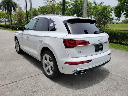 2024 Audi Q5 S line Premium Plus