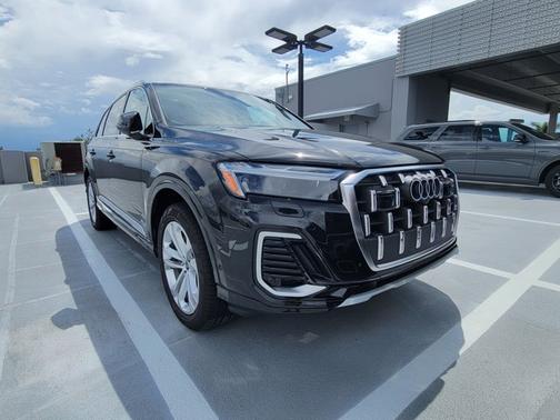 2025 Audi Q7 Premium