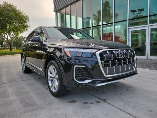 2025 Audi Q7 Premium