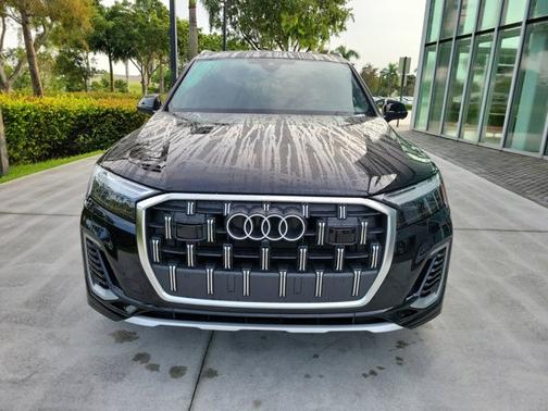 2025 Audi Q7 Premium