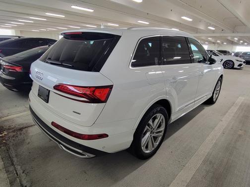 2022 Audi Q7 Premium Plus