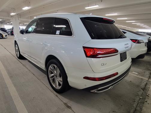 2022 Audi Q7 Premium Plus