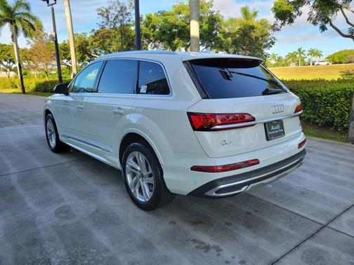 2022 Audi Q7 Premium Plus