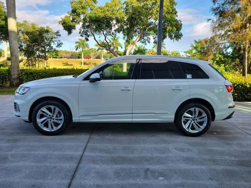 2022 Audi Q7 Premium Plus