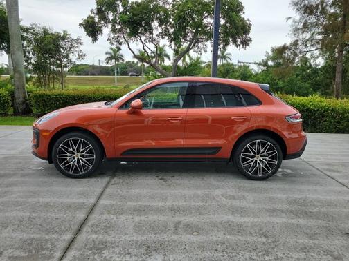2022 Porsche Macan 