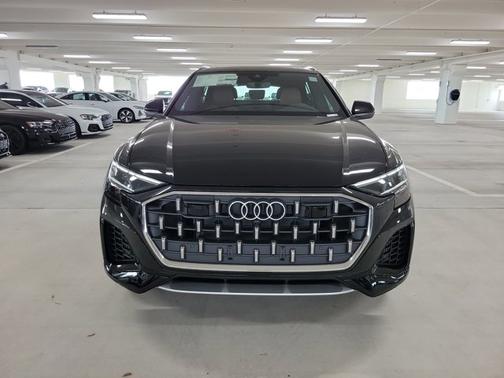 2025 Audi Q8 Premium