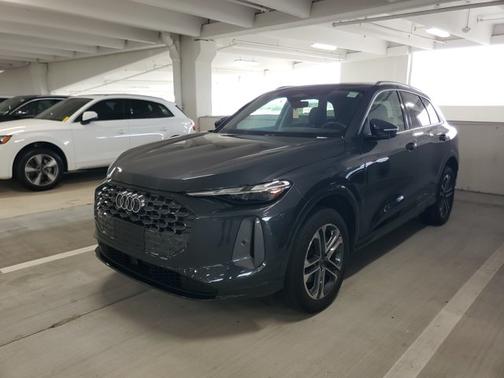 Tambora Gray Metallic 2025 Audi Q5 Premium TFSI quattro S tronic