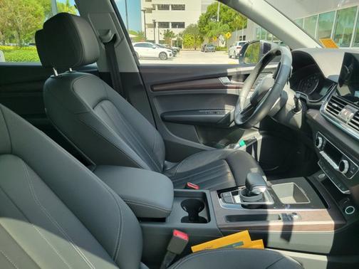 2023 Audi Q5 S line Premium